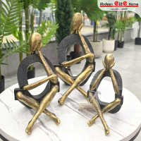 تحفة شكل انسان جالس صغير بولارزم 9242806