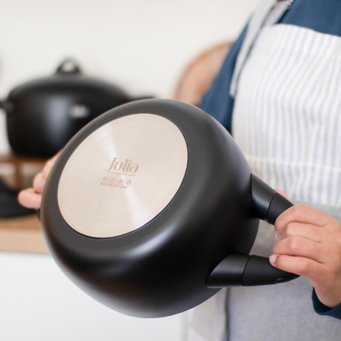 طنجرة 20سم julia black tec  ju11263368