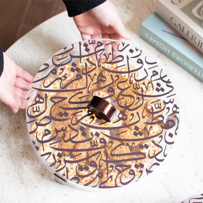 مضيفة اكريليك مدور كبير كتابة Mila 224-4
