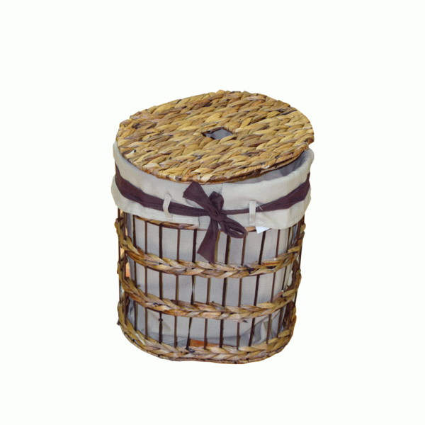 A small oval straw wash basket 91893002 A small oval straw wash basket 91893002